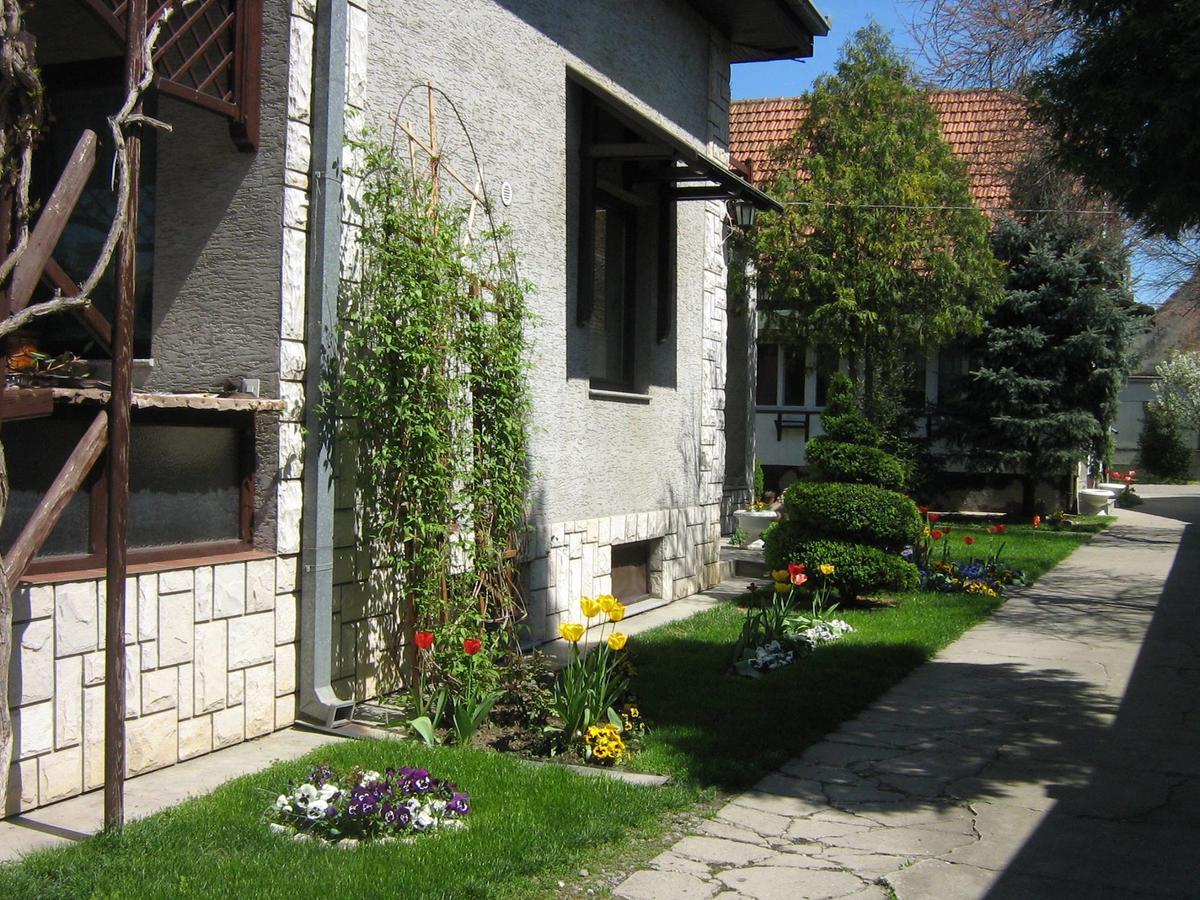 Domacinstvo Opavski Backi Petrovac Luaran gambar